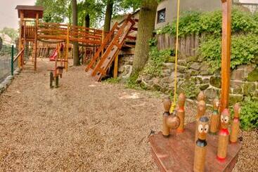 בית מלון כפרי Steak Restaurant Penzion Country Saloon