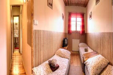 酒店 Steak Restaurant Penzion Country Saloon