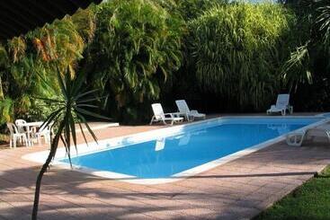 Hotelli Villa Del Sol