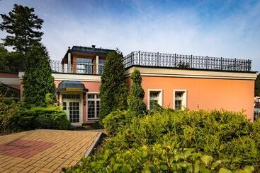 Hotel Bristol Georgy House