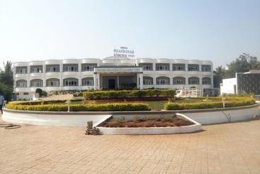 Отель Shashinag Residency