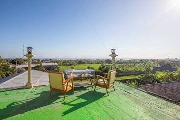 酒店 Liberta Home Seririt Bali