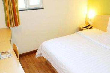 فندق 7 Days Inn Xinning Langshan Avenue Western Bus Station