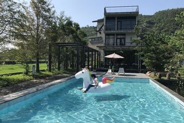 تختخواب و صبحانه 35 A Li Bnb