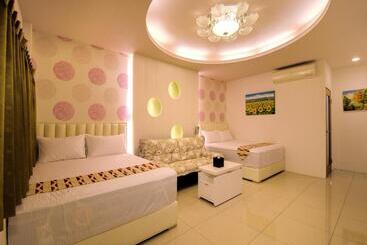 تختخواب و صبحانه Easy Home Stay