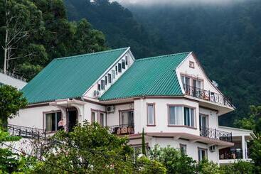 تختخواب و صبحانه Mount Villa Kvariati