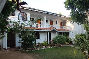 Hotell Hideaway Hikkaduwa