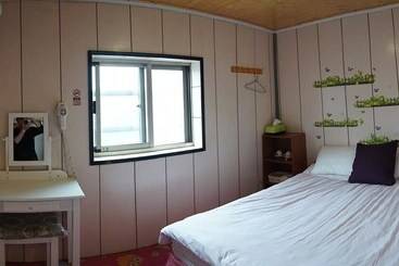 تختخواب و صبحانه Linyuan Village