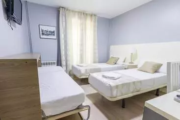 هتل 8rooms Madrid