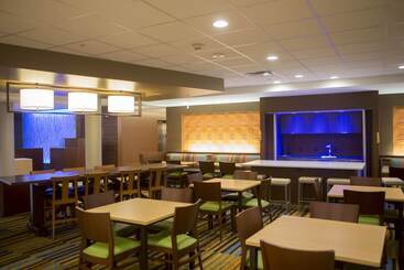 ホテル Fairfield By Marriott Cambridge