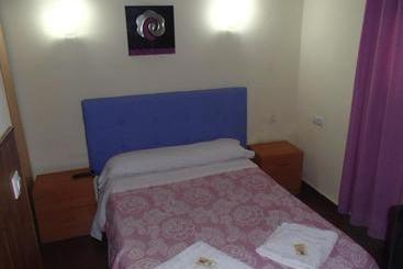 Отель La Ferroviaria Pensión No Fumadores Sin Ascensor