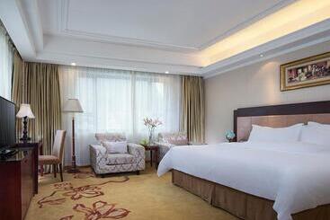 Vienna International Hotel Yangshuo West Street