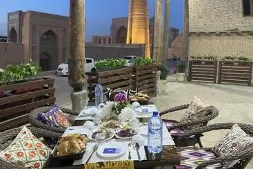 Herberge Art Suzani National House