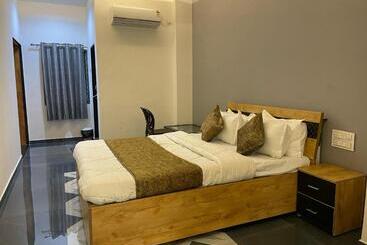 Hotel The Grand Maruti