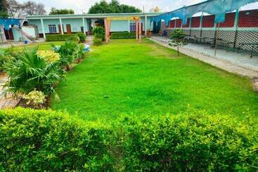 هتل Spot On Singh Garden