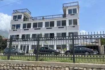 هتل آپارتمان Villa Roki