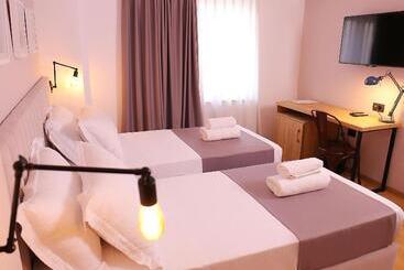 Bed and Breakfast Oda Hotel Tirana