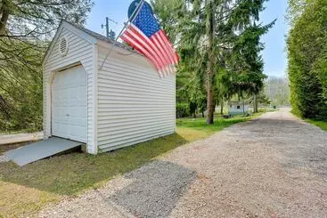 Beachy Palms Cottage On Lake Huron W/ Hot Tub!