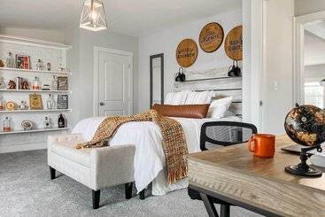 بيت ريفى Shelbyville Farmhouse W/ Hot Tub, Fire Pit & Grill