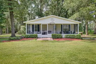 Mökkimajoitus Sunny Florida Escape W/ Screened In Patio & Grill!