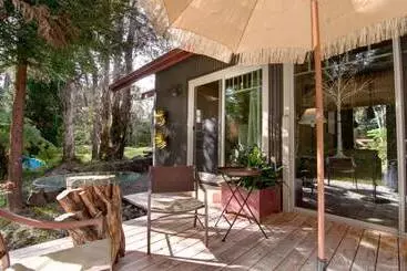 ホテル Volcano Village Estates