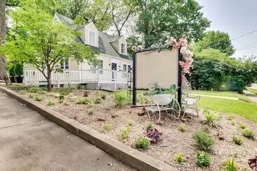 コテージ Charming Edwardsville Home: Walk To Downtown!