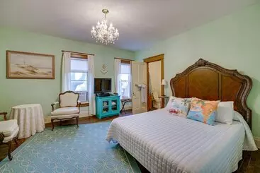 Mökkimajoitus Dtwn Victorian Home   1 Mi To Lake Michigan Beach!