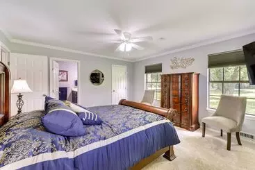 Mökkimajoitus Expansive Fayetteville Retreat: 11 Mi To U Of A!