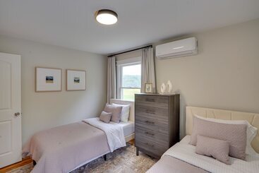 קוטג'' Hot Tub, Fire Pit: Pet Friendly Freehold Home!