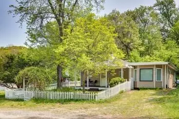 Gary Cottage W/ Outdoor Dining Areas   Near Beach!