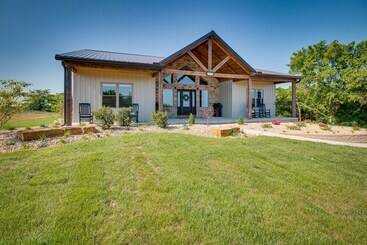 Hus på landet Idyllic Williamstown Retreat W/ Hot Tub & Pool!