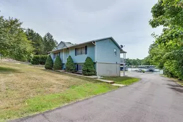 Mökkimajoitus Fire Pit & Dock: Lake Of The Ozarks Retreat!