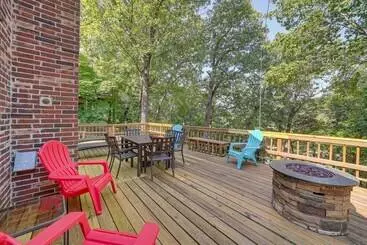 Mökkimajoitus Lakefront Paradise In Eucha: Boat Dock, Fire Pit!