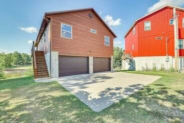 Landhus Magical Pineville Oasis: Gas Grill & Scenic Deck!