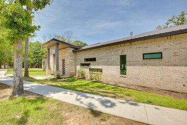 Dom wiejski Pool, Hot Tub & Views: Malakoff Gem On Cedar Creek