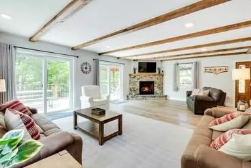 Mökkimajoitus Milton Cabin W/ Fire Pit & Pickleball Court!