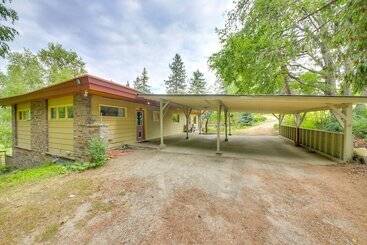 Mökkimajoitus Cozy Home W/ Large Backyard Near Lake Pond Oreille