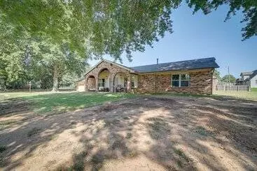 Mökkimajoitus Quiet Oklahoma Home   Close To Golf Courses!