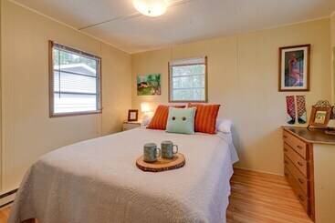 بيت ريفى Rustic Mauston Retreat: Walk To Castle Rock Lake