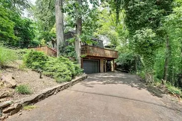 Mökkimajoitus Spacious King Of Prussia Home W/ 2 Game Rooms