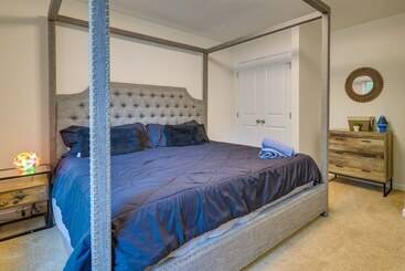 Kır Evi Hot Tub + Lake Access: Spacious Tobyhanna Home