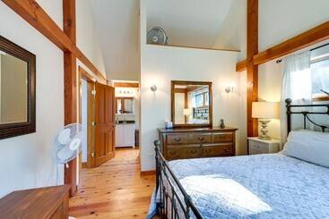 بيت ريفى Waterfront Deer Isle Retreat W/ Fire Pit!