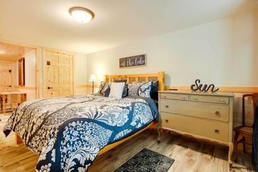 بيت ريفى Waterfront Eagle River Home W/ Dock + Fire Pit!