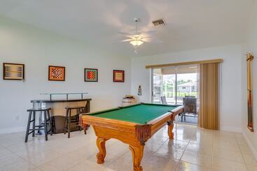 بيت ريفى Canal Front Cape Coral Home: Pool, Screened Lanai!