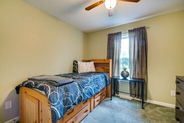 Сельский дом Charming Berwick Retreat W/ Gas Grill & Deck!