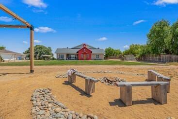 Mökkimajoitus Cooperage By Avantstay Vineyard, Views, Soccer