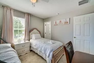 Mökkimajoitus Davenport Family Home W/ Private Lanai & Game Room