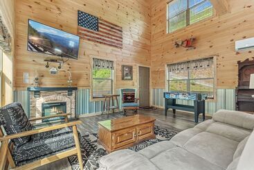 茅舍 Falling Brook