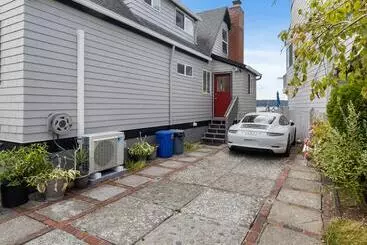コテージ Beachfront Historical Home In University Place!