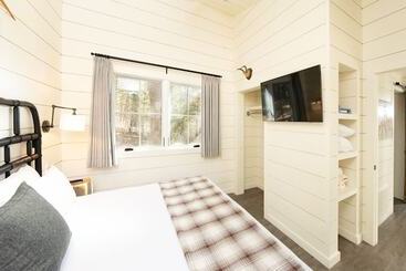 هتل Camp Long Creek